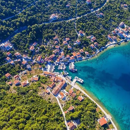 Aya * Mali Iž